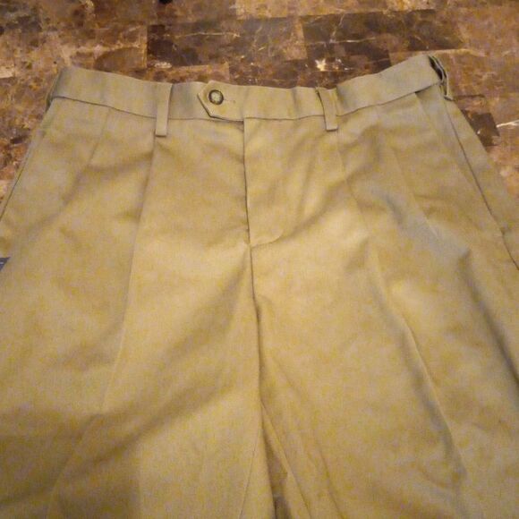Croft and Barrow Pleated Khaki Pants - Picture 5 of 7